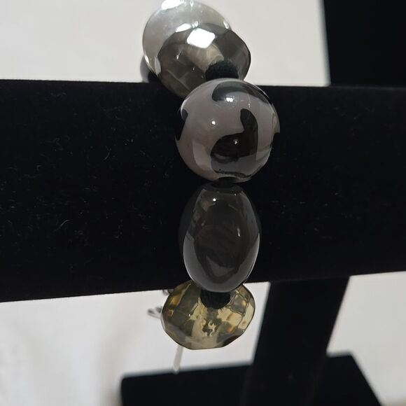 Silver and Gray Beaded Bracelet - Picture 3 of 4